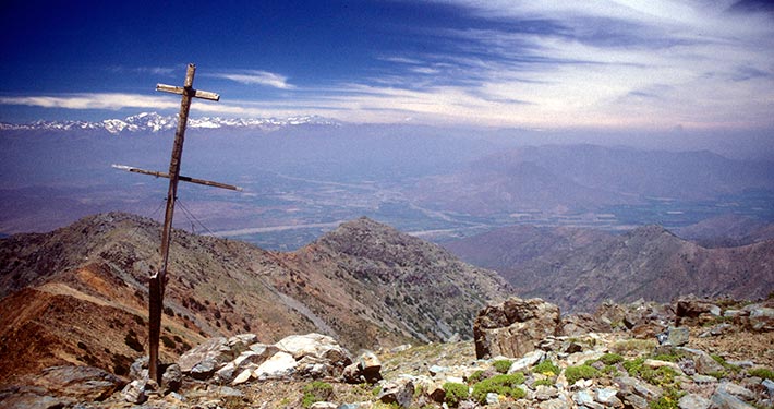 Vista desde la cima del santuario hacia Aconcagua
